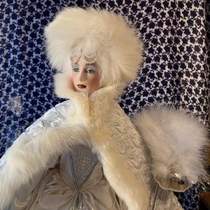 Vintage 90’s Franklin Mint Snow Queen masquerade 1988 collected porcelain doll